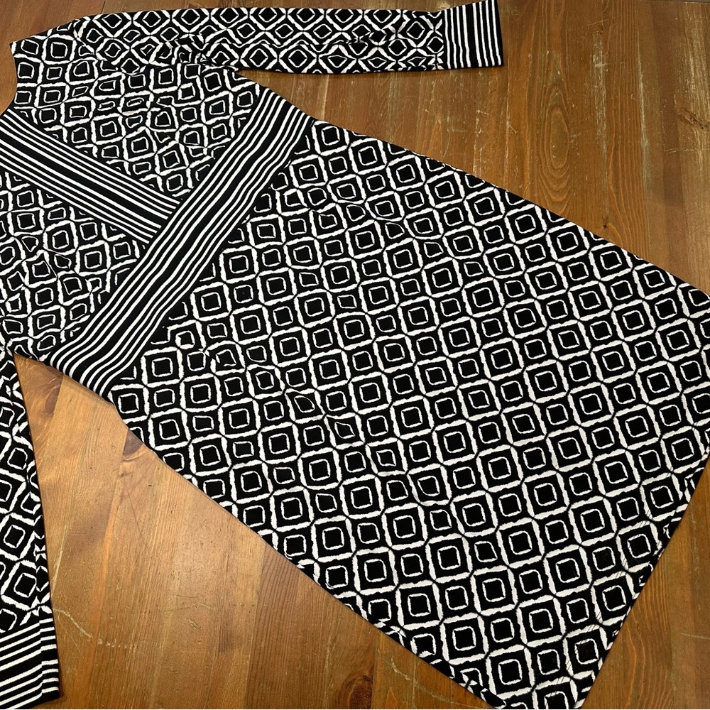 NWOT Plus Size White House Black Market Geometric Stretch Sheath Dress Size:16